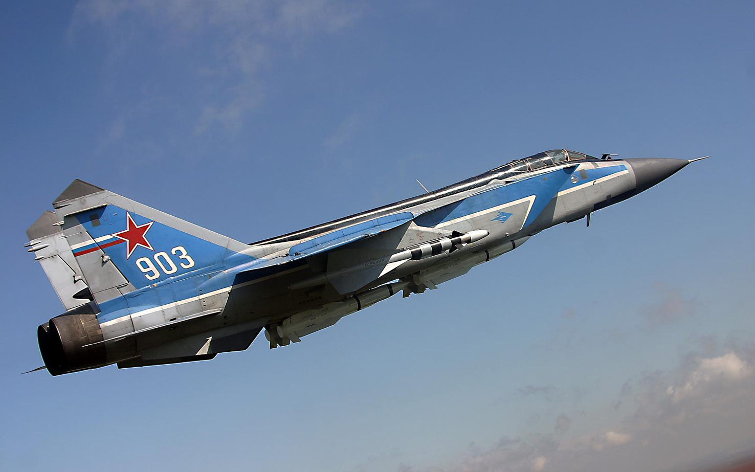 x aircraft_mig_31_foxhound_mikoyan_gurevich_russian_air_force_1680x1050_10395